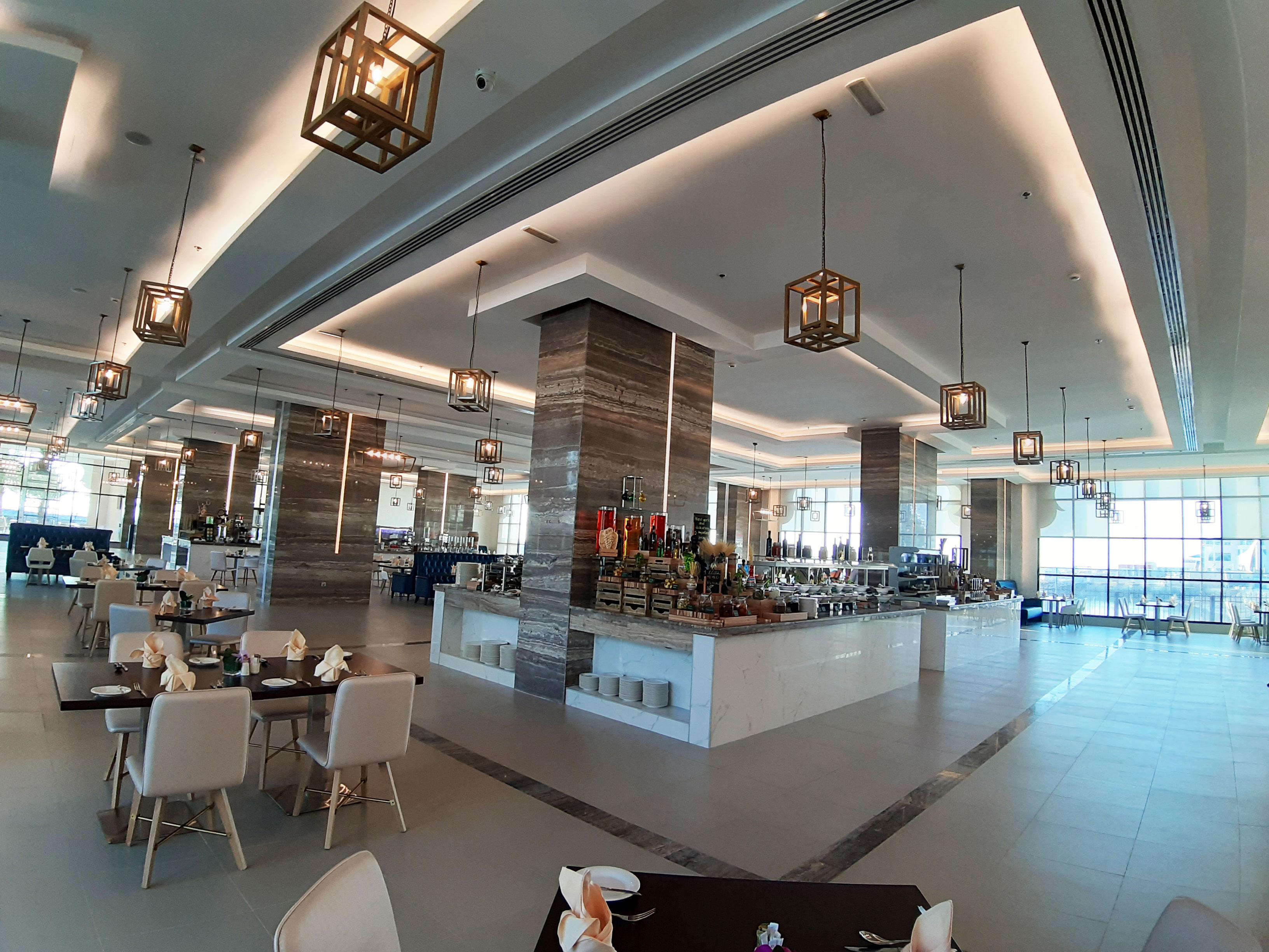 Al Bahar Hotel & Resort Fujairah Exterior photo The restaurant at the airport