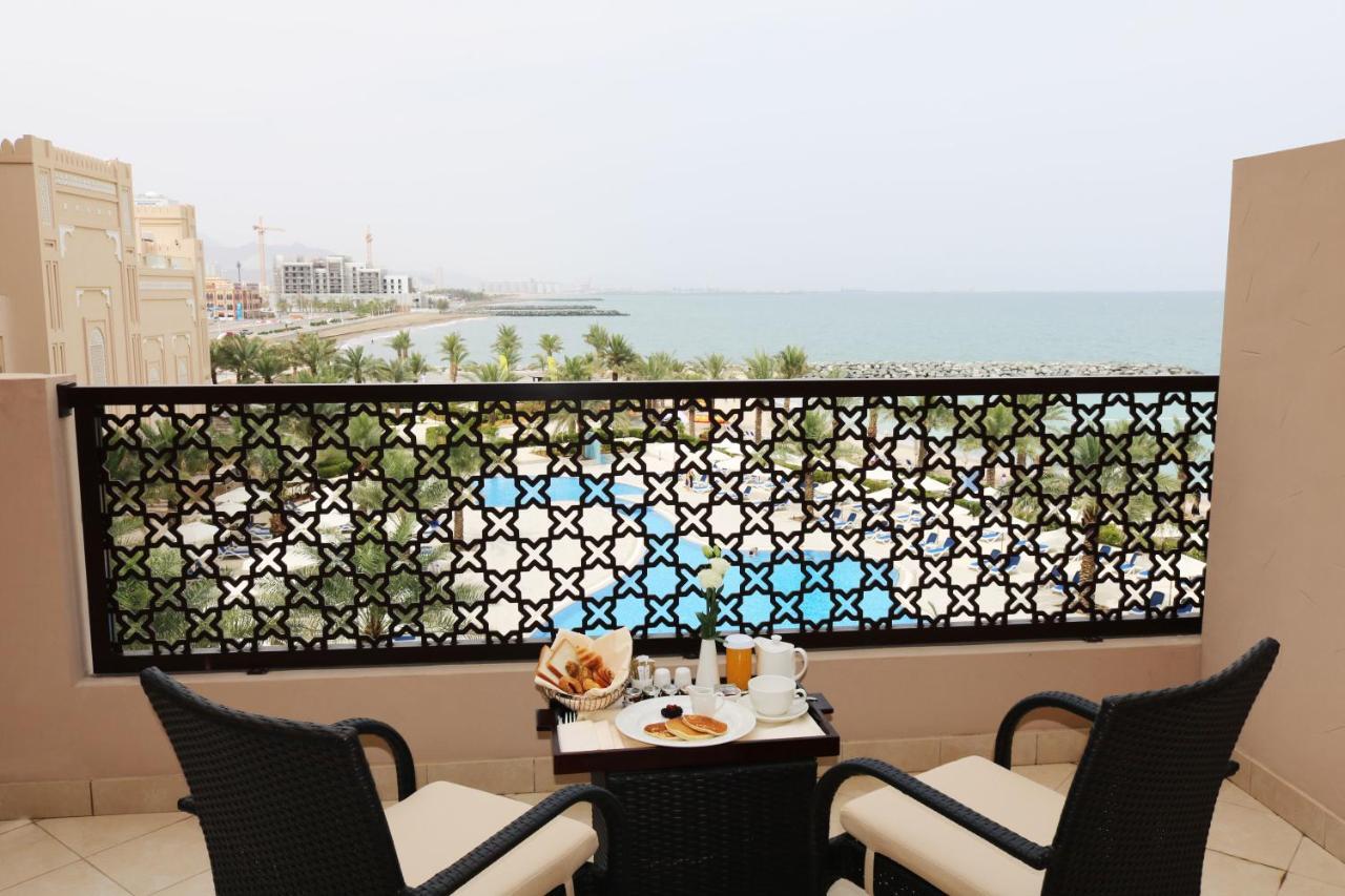 Al Bahar Hotel & Resort Fujairah Exterior photo A balcony with a view of the sea