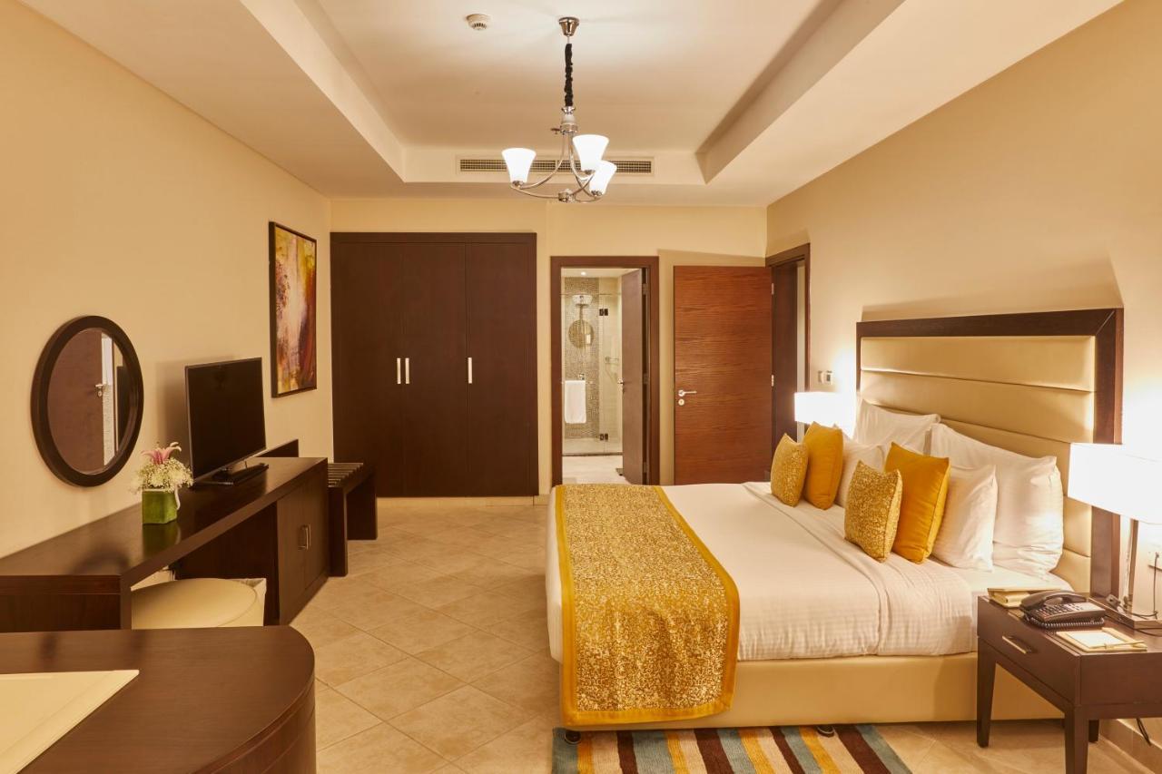 Al Bahar Hotel & Resort Fujairah Exterior photo A bedroom at the Jumeirah Beach Hotel