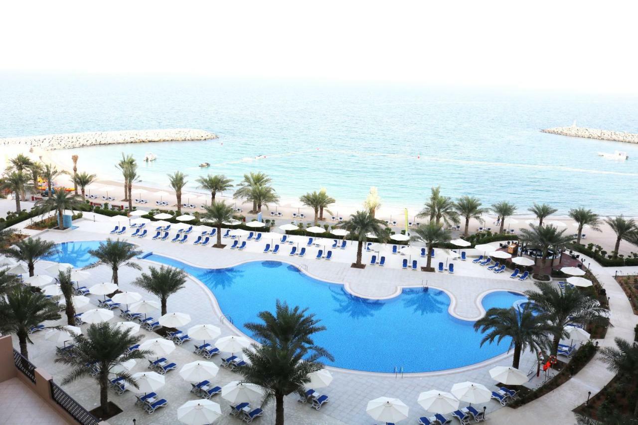 Al Bahar Hotel & Resort Fujairah Exterior photo The pool at the Jumeirah Beach Hotel